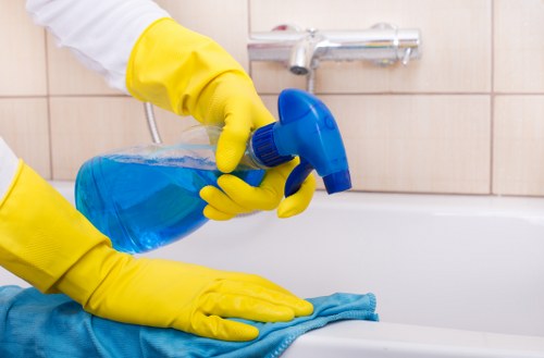 Deep cleaning kitchen during move out cleaning