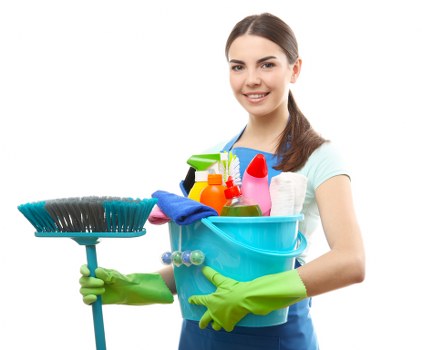 Bathroom cleaning for a move out service